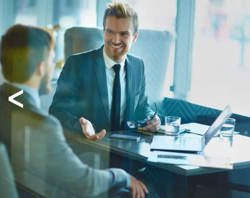 Personaler und IT-Kandidat im Gespräch